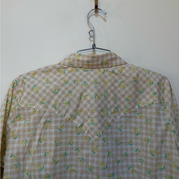 NWT Wrangler Retro Floral Pearl Snap Western Shirt Size Medium - Picture 11 of 12
